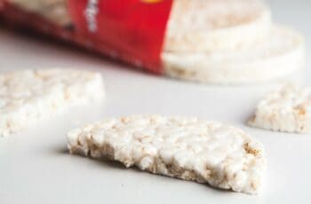Can Birds Eat Rice Cakes? Messy and Moldy